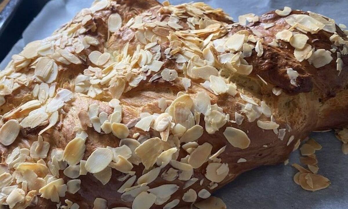 Συνταγή για το απόλυτο μαστιχωτό τσουρέκι (Γράφει η Majenco)