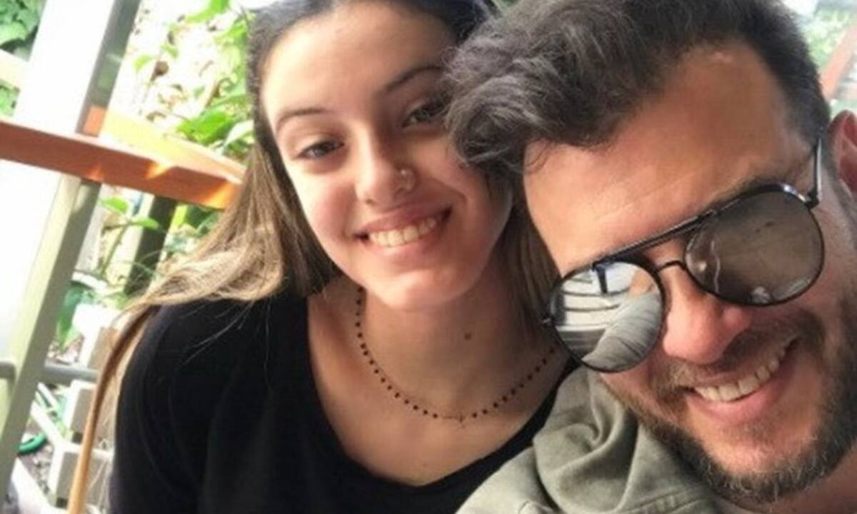 Ατύχημα για τη Δανάη Λιβιεράτου: Η πόζα με την αδερφή της Νεφέλη