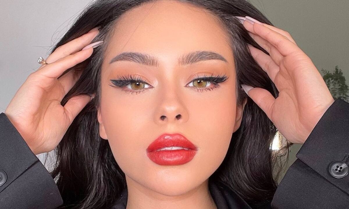 Eyeliner και κόκκινα χείλη - Tips για το τέλειο μακιγιάζ της Ανάστασης