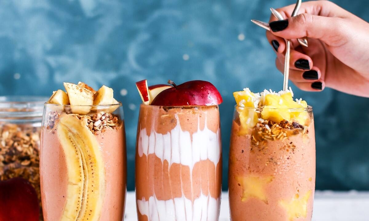 Smoothies: Τα οφέλη τους και τρεις υγιεινές συνταγές
