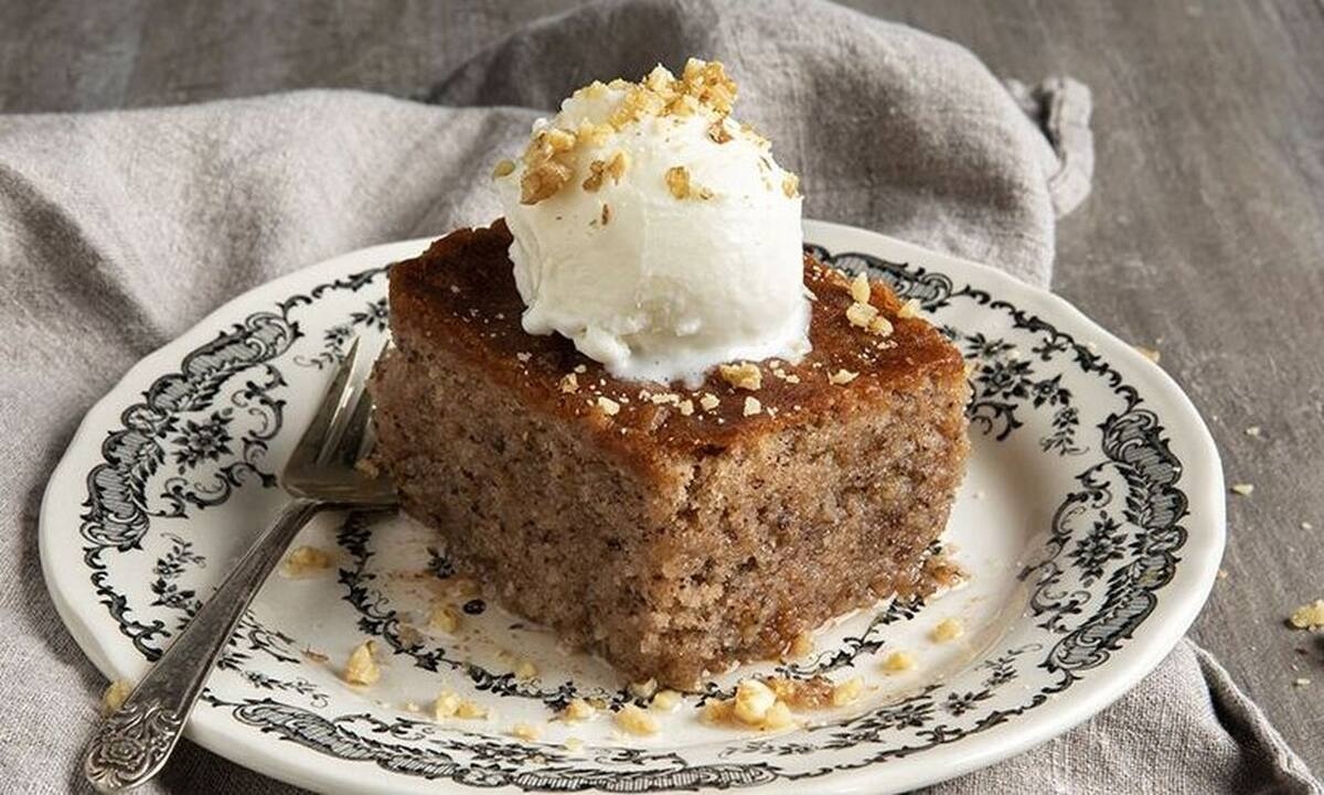 Παραδοσιακή καρυδόπιτα από τον Άκη Πετρετζίκη