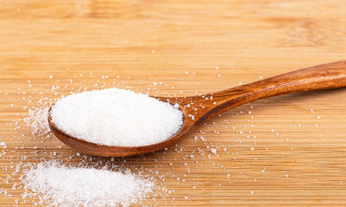 Γιατί πρέπει να προσθέτετε μια κουταλιά ζάχαρη στο σαμπουάν (video)