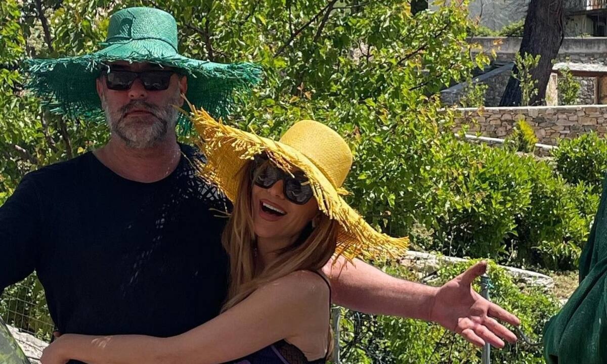 Η απρόσμενη συνάντηση του Βασίλη Μπισμπίκη στα παρασκήνια του Chart Show