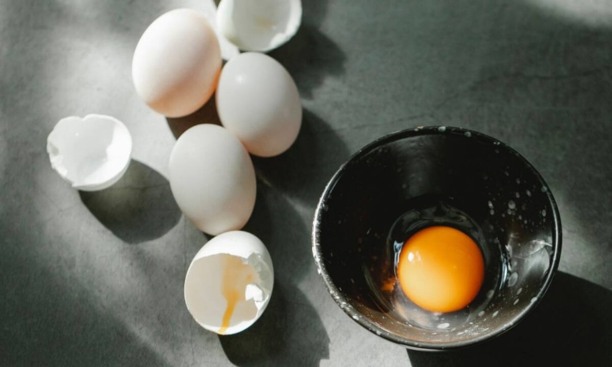 Ξέμεινες από αυγά ενώ μαγειρεύεις; 5 επιλογές για να τα αντικαταστήσεις