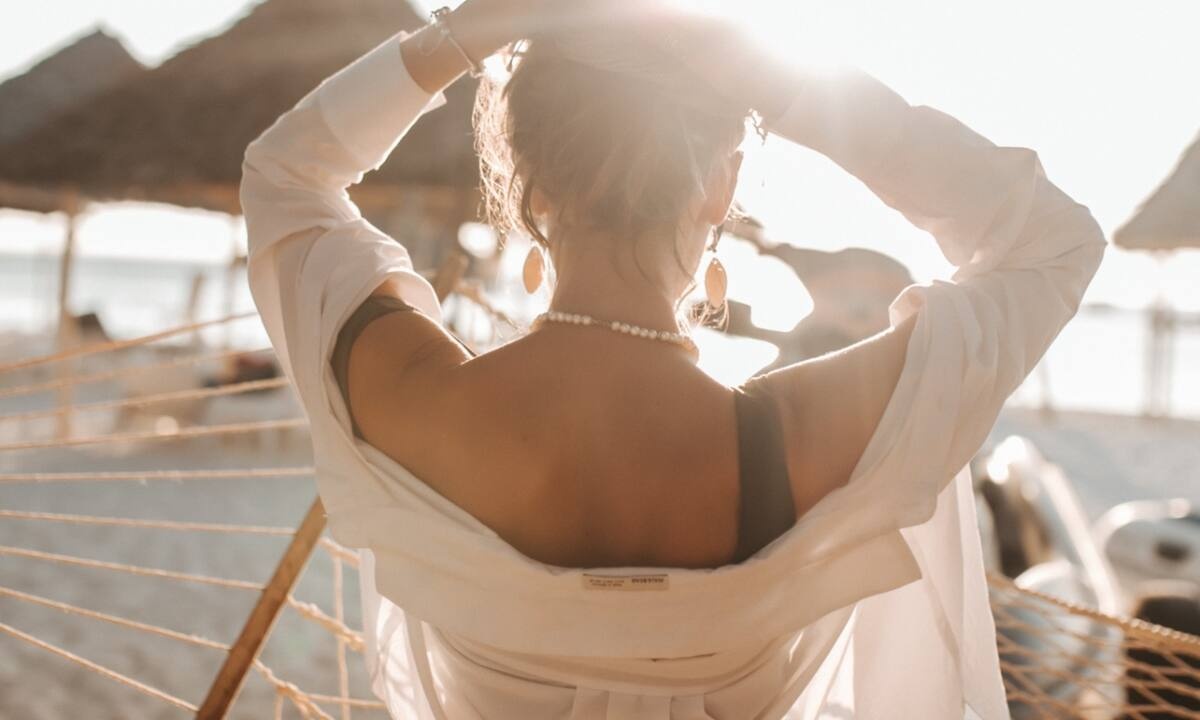 Το κόλπο για να βγάλεις τα διάφανα λαστιχάκια από τα μαλλιά σου