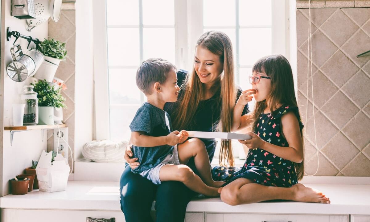 Τρία ευύκολα ατομικά γλυκά στο ποτήρι