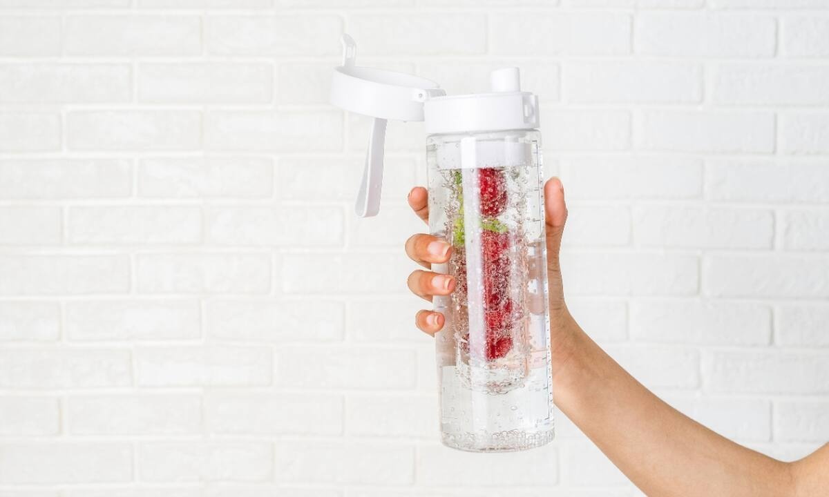 Αρωματισμένο νερό: Συνταγές και tips για απώλεια βάρους