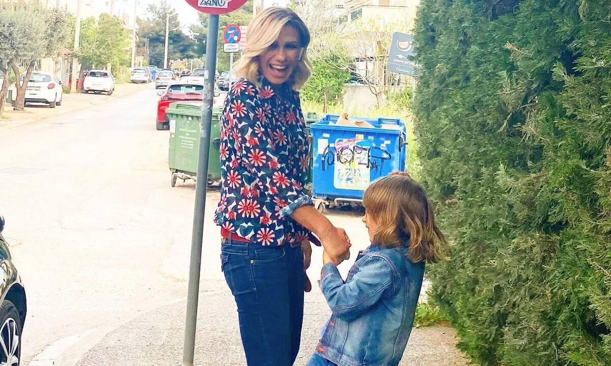 Κατερίνα Καραβάτου: Ο μικρός Αρίωνας γίνεται 6 ετών και του ευχήθηκε με μια καλοκαιρινή φωτογραφία!