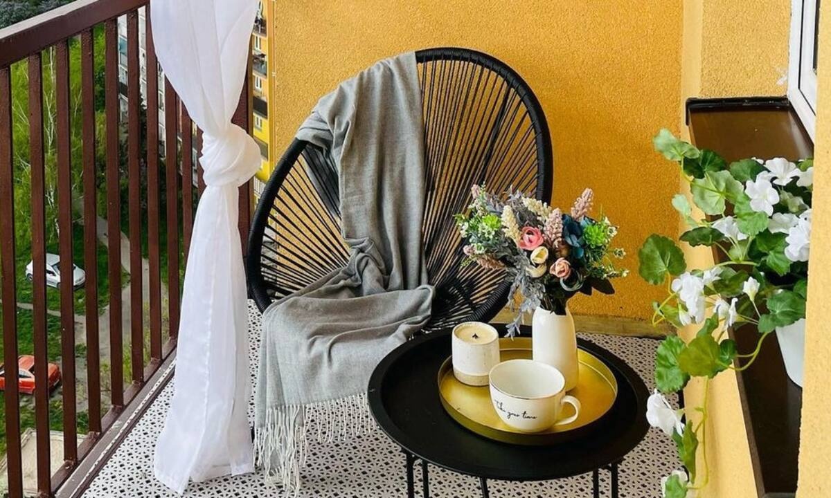 Διακόσμηση μπαλκονιού: Ιδέες για να διακοσμήσετε το μικρό ή μεγάλο τραπέζι σας
