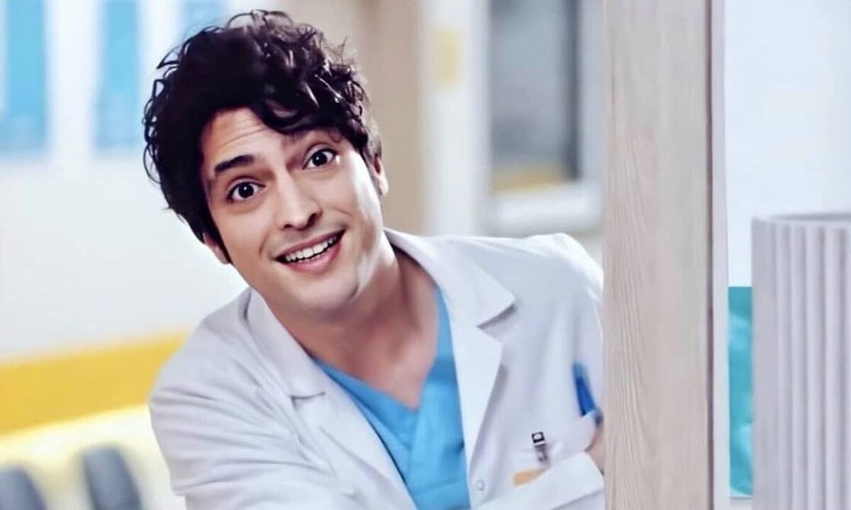 Ο γιατρός: Πρώτη βόλτα με τον γιο του για τον Αλί Βεφά - Μοναδική φωτό