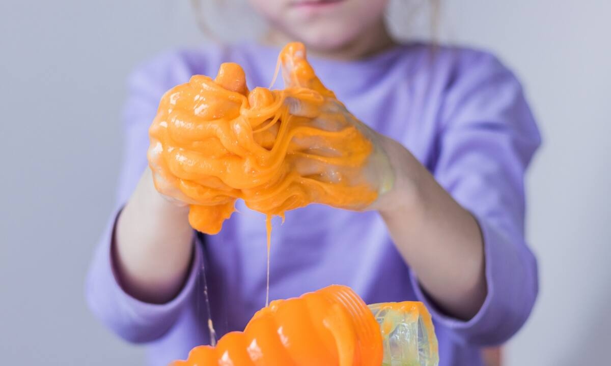 Oobleck: Τι είναι, πώς φτιάχνεται και πώς θα ξετρελάνει τα παιδιά