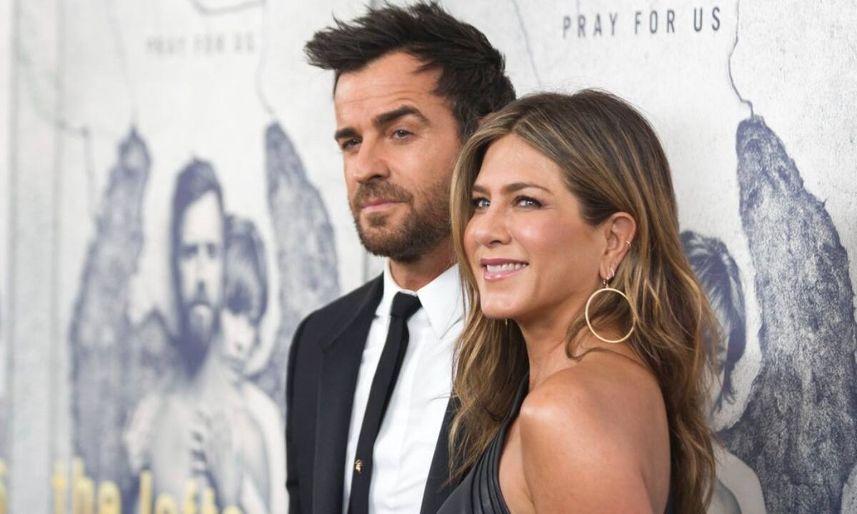 H Jennifer Aniston έχει βρει το μυστικό για να μένει φίλη με όλους τους πρώην της