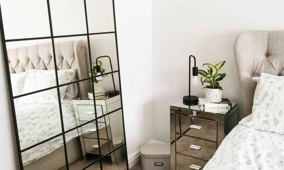 DIY: Το hack του TikTok για να φτιάξεις τον πιο ωραίο καθρέφτη στο δωμάτιό σου