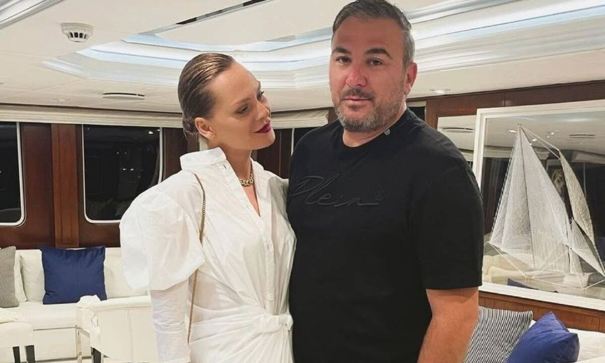 Το πάρτι γενεθλίων της Υβόννης Μπόσνιακ: Το παθιασμένο φιλί με τον Αντώνη Ρέμο