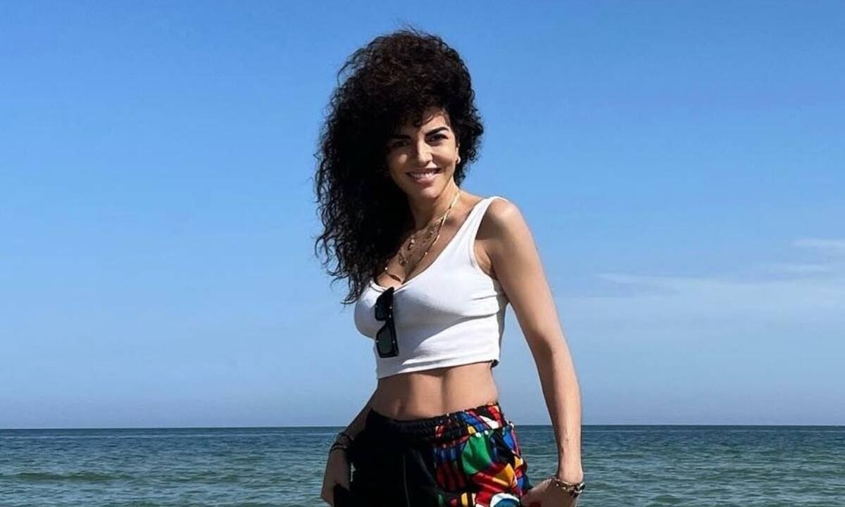 Η Μαρία Σολωμού βρήκε τη σωσία της σε ένα hot μοντέλο - Το story με μαγιό