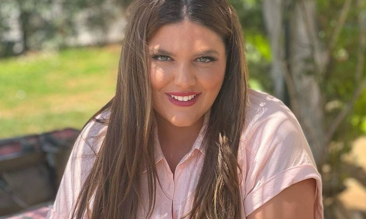 Δανάη Μπάρκα: Η νέα φωτό από την παραλία! Το κατακόκκινο μαγιό και το μήνυμα «καταπέλτης»