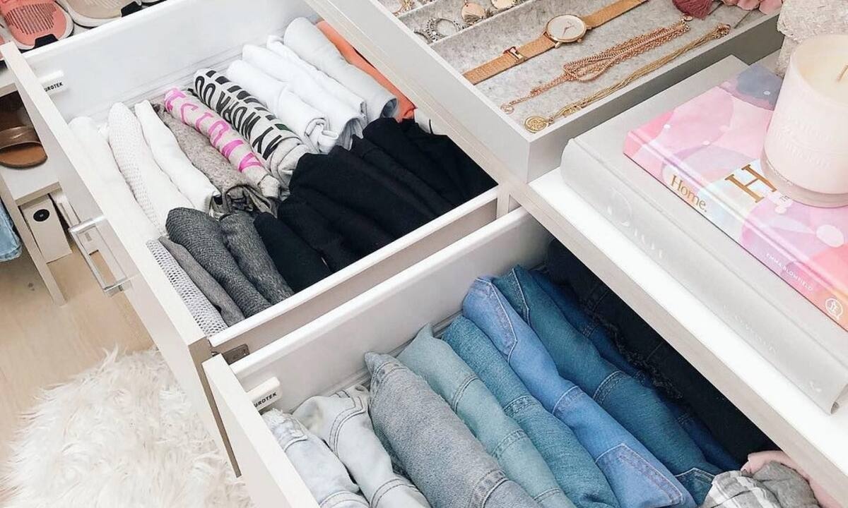 4 «μυστικά» για να κάνεις τη μικρή ντουλάπα σου να χωρέσει όλα τα πράγματα