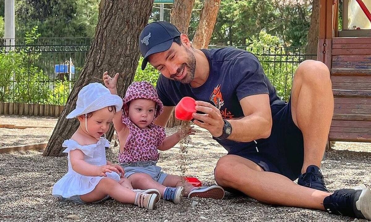 Γιορτή του πατέρα: Τανιμανίδης: Τα απολαυστικά βίντεο με τις δίδυμες κόρες του, Αριάνα και Φιλίππα!