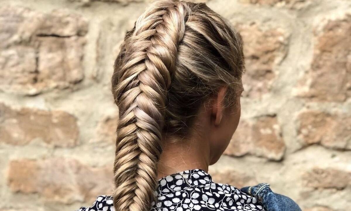 Το χτένισμα που θα σε σώσει αν σου βγήκε η ρίζα και δεν προλαβαίνεις να πας κομμωτήριο