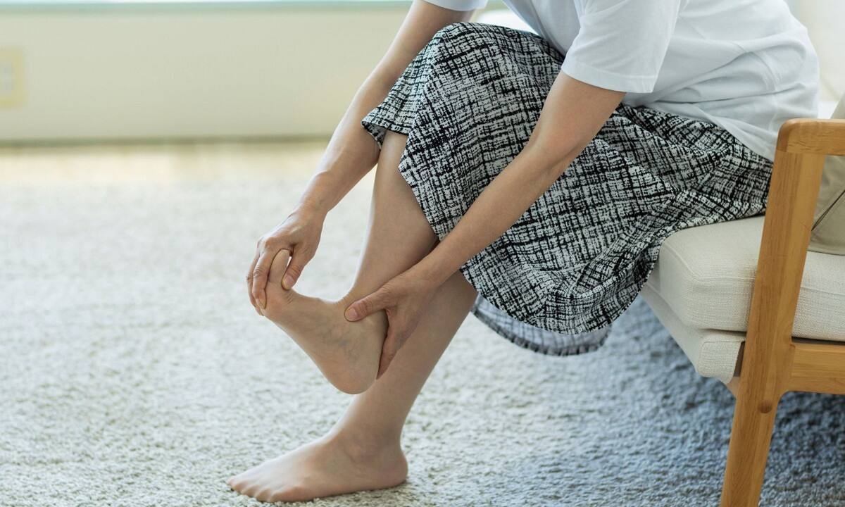 Υψηλή χοληστερίνη: Το ανησυχητικό σημάδι στα πόδια