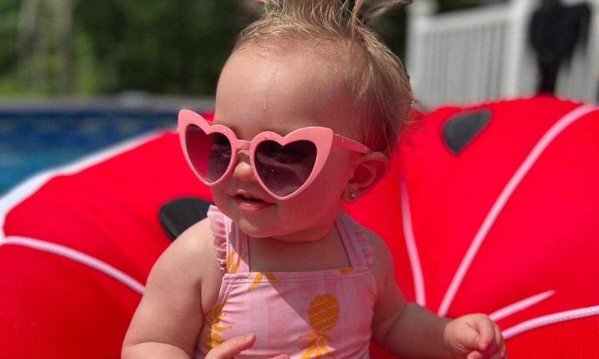 Γονείς φωτογραφίζουν τα μωρά τους σε πισίνες (εικόνες)