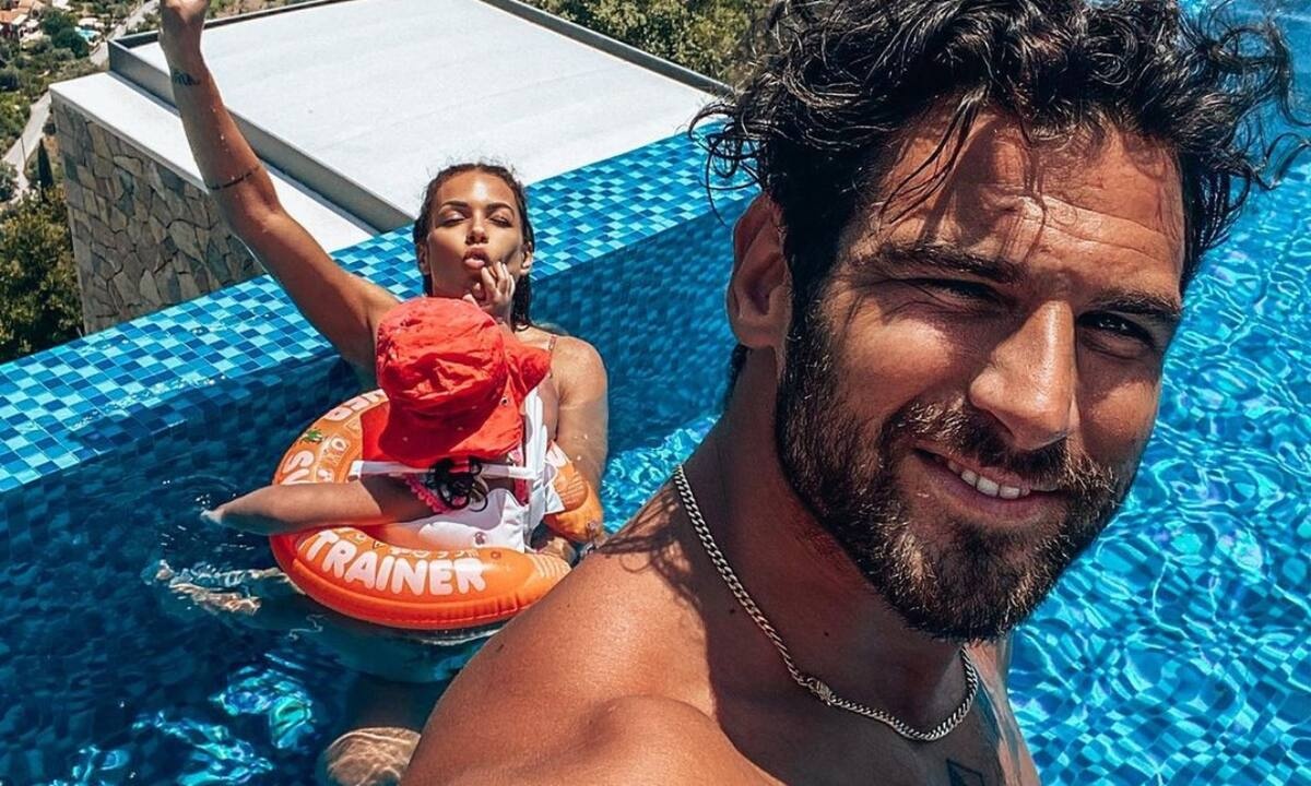 Ελένη Χατζίδου: Είχε γενέθλια και η κόρη της είχε τη δική της τούρτα