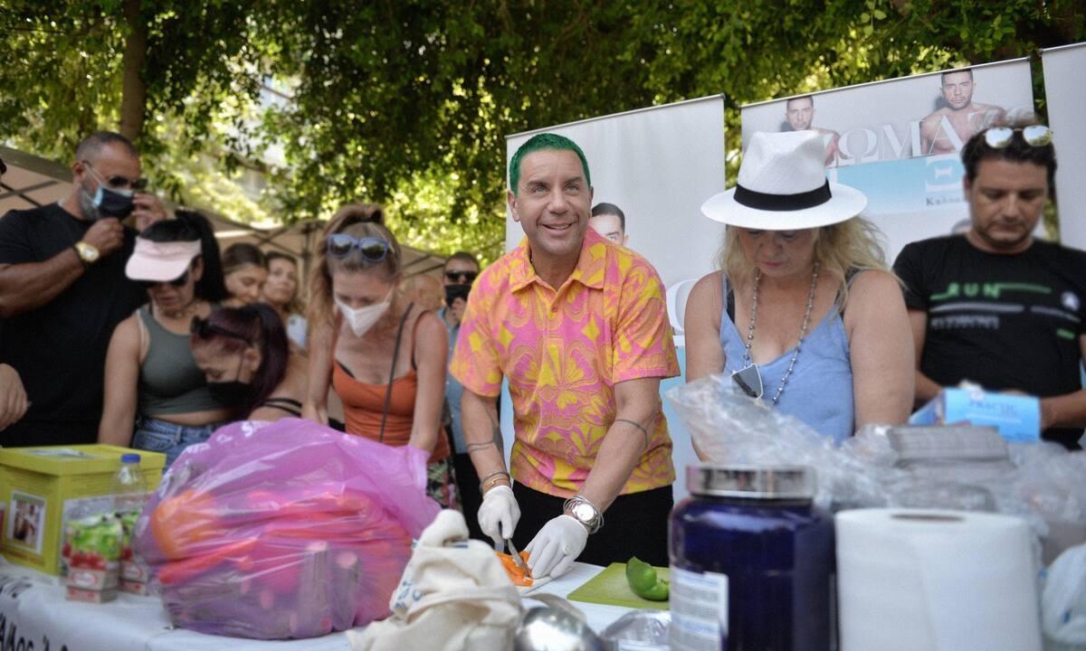 Ο Γιώργος Μαζωνάκης και «Ο Άλλος Άνθρωπος» μαγείρεψαν και στην Πάτρα για συνανθρώπους μας σε ανάγκη!