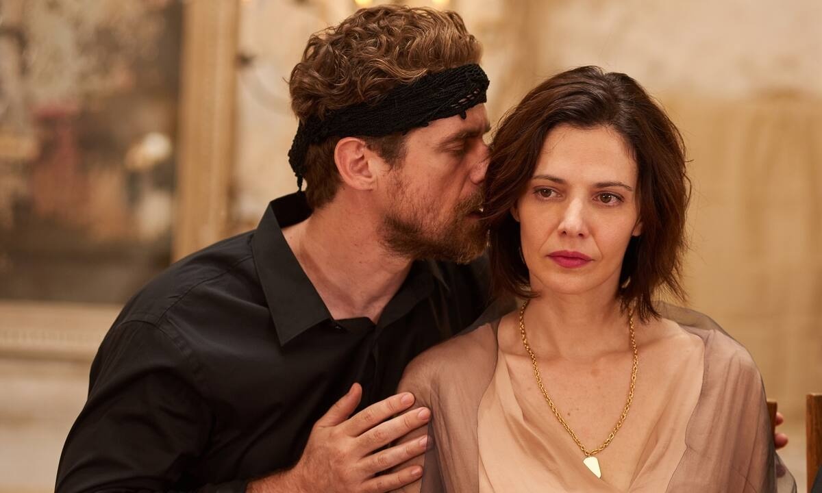 Σασμός: Η Βασιλική σε απόγνωση συνειδητοποιεί ότι ήταν στην αγκαλιά του δολοφόνου του άνδρα της