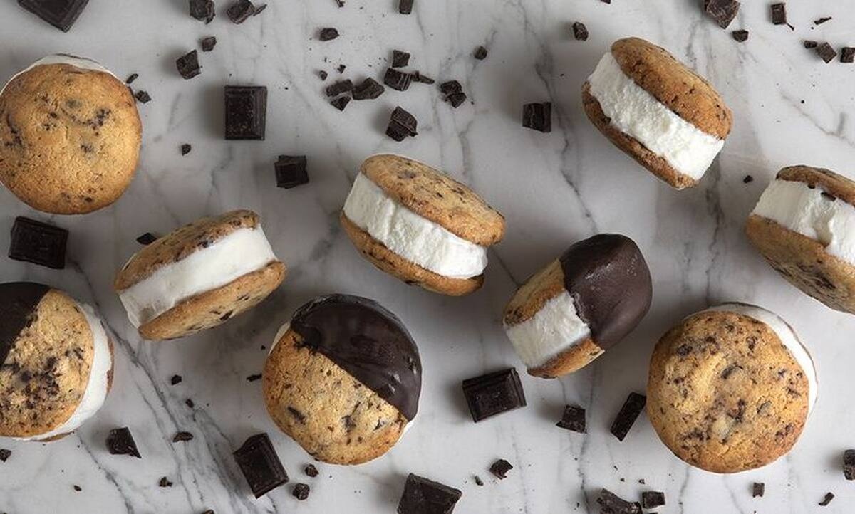 Παγωτό σάντουιτς με σπιτικά μπισκότα από τον Άκη Πετρετζίκη!