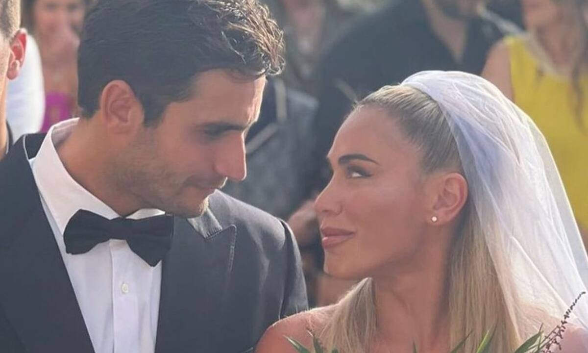 Ο γάμος της Κόνι Μεταξά και του Μάριου Καπότση ήταν σαν παραμύθι και το αποδεικνύουν οι νέες φωτο