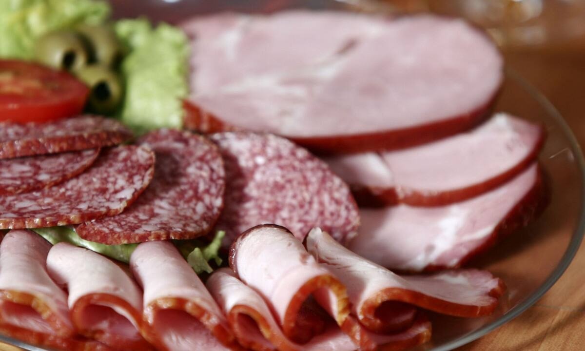 Αλλαντικά: Σε ποια ποσότητα συνδέονται με καρκίνο του εντέρου