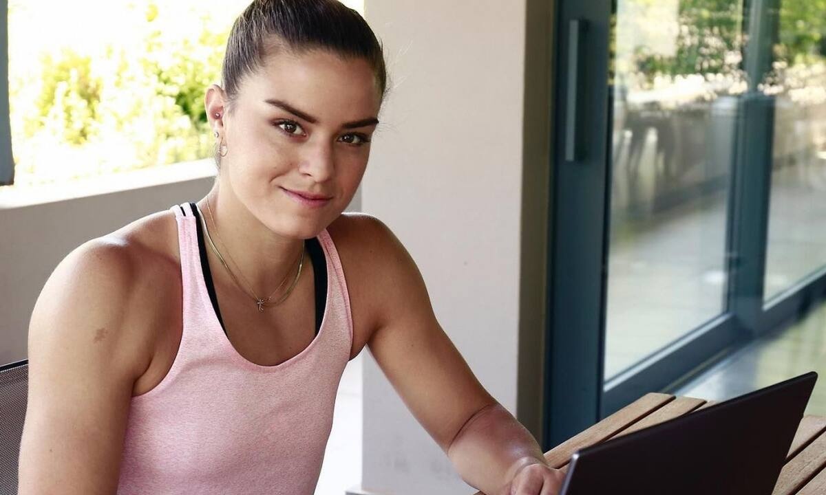 Η Μαρία Σάκκαρη είναι πιο ξανθιά από ποτέ: Η ομοιότητα με την αδερφή της