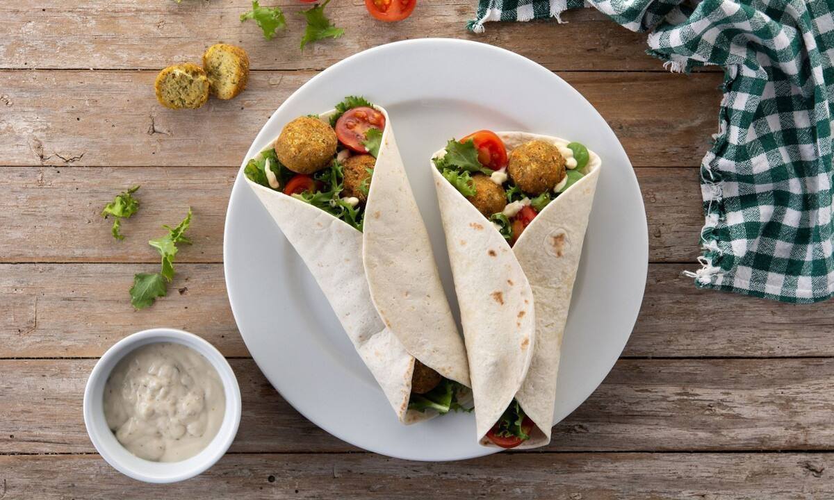 Πέντε νόστιμα wraps (αλμυρά και γλυκά) για την παραλία