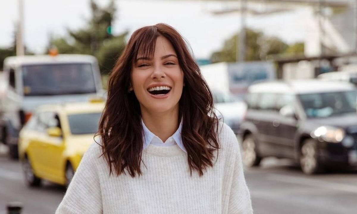 Λάουρα Νάργες: Η φώτο με μαγιό στην 28η εβδομάδα κύησης