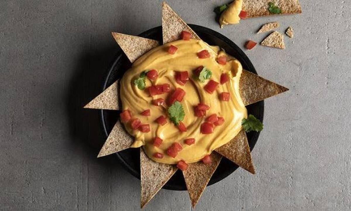 Πεντανόστιμη τσένταρ σος με 2 υλικά από τον Άκη Πετρετζίκη