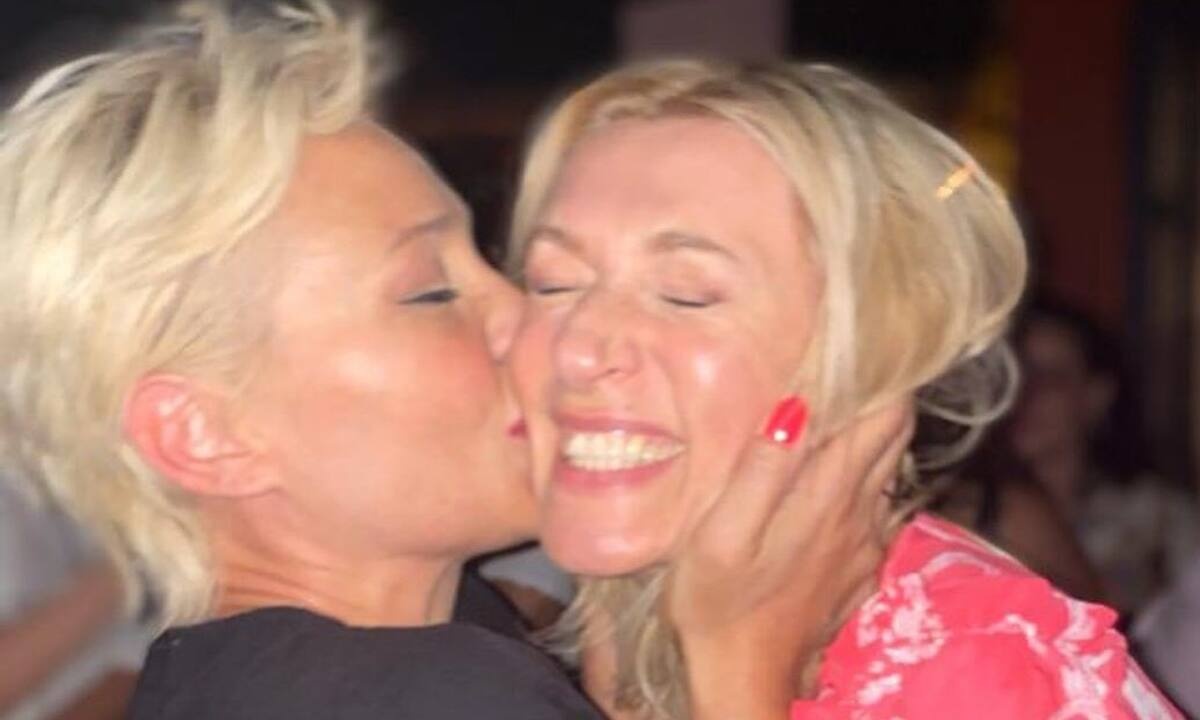 Ζέτα Δούκα- Πηνελόπη Αναστασοπούλου: Είναι αχώριστες φίλες- Οι τρυφερές φωτό και η αγκαλιά!