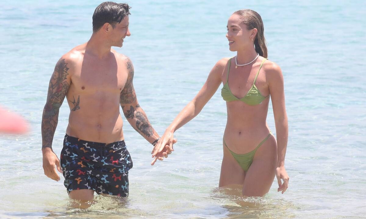 Μπόγδανος – Εξαρχοπούλου: Διακοπές στη Μύκονο! Οι αγκαλιές και τα παιχνίδια στη θάλασσα