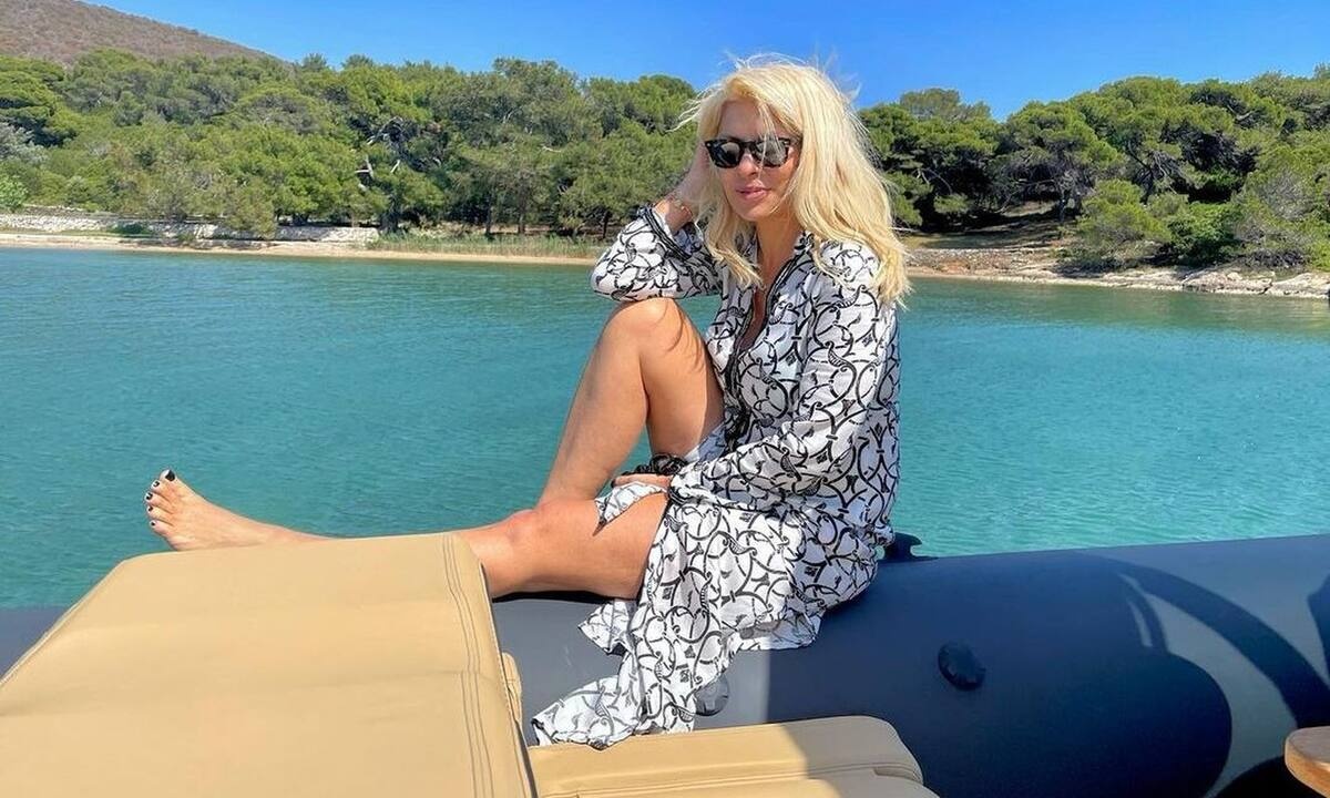 Ελένη Μενεγάκη: Το εντυπωσιακό βίντεο από τα γυρίσματα στην Άνδρο – Θα ξετρελαθείτε με το outfit της