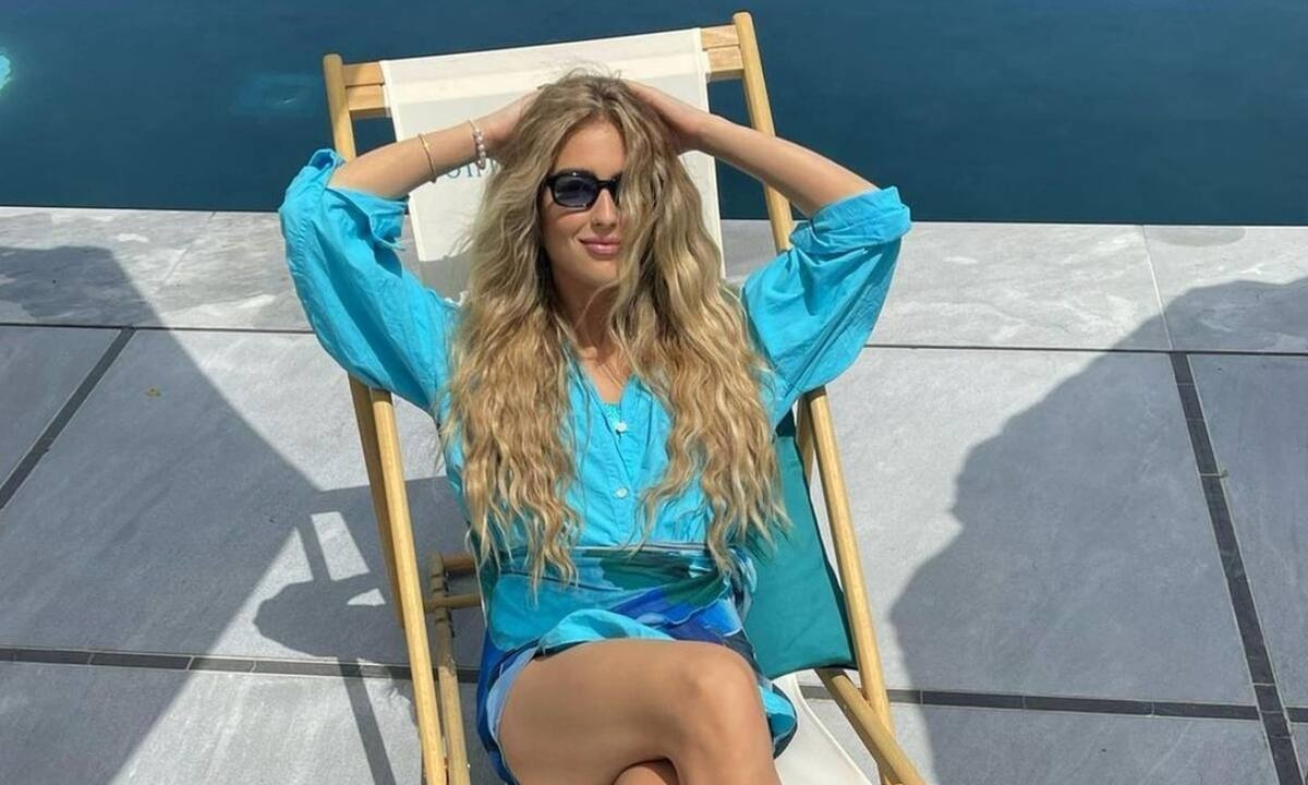 DIY Time! Πώς θα φτιάξεις sea salt spray για τέλεια κυματιστά μαλλιά στις διακοπές (και όχι μόνο)