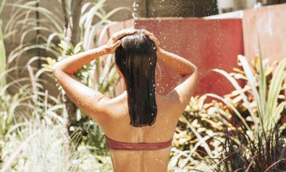 Πώς θα περιποιηθείς σωστά τα μαλλιά σου μετά τη θάλασσα