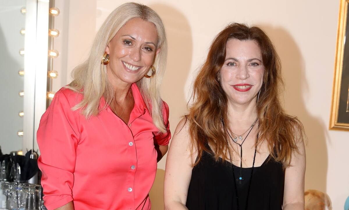 Μαρία Μπακοδήμου: Βραδινή έξοδος για θέατρο! Η ολόσωμη φόρμα της που μας εντυπωσίασε!