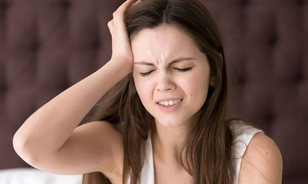 Πονοκέφαλος στην εγκυμοσύνη: Οι αιτίες, η αντιμετώπιση και οι λόγοι να επισκεφτείτε έναν γιατρό