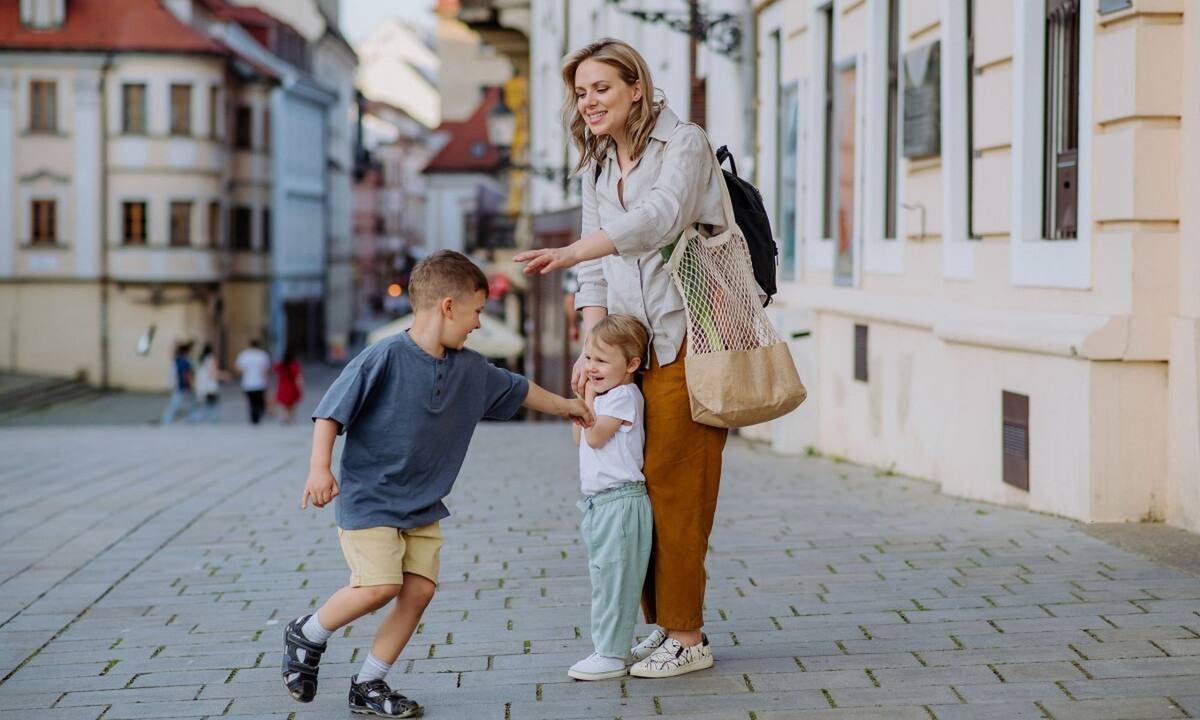 Πόσες φορές μέσα στην μέρα λέει ένα παιδί «μαμά» και πόσες «μπαμπά»;