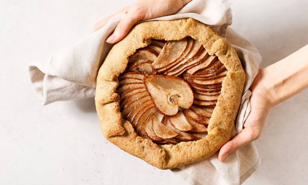 Ανοιχτή γλυκιά πίτα με αχλάδια - Ένα άκρως καλοκαιρινό γλυκό