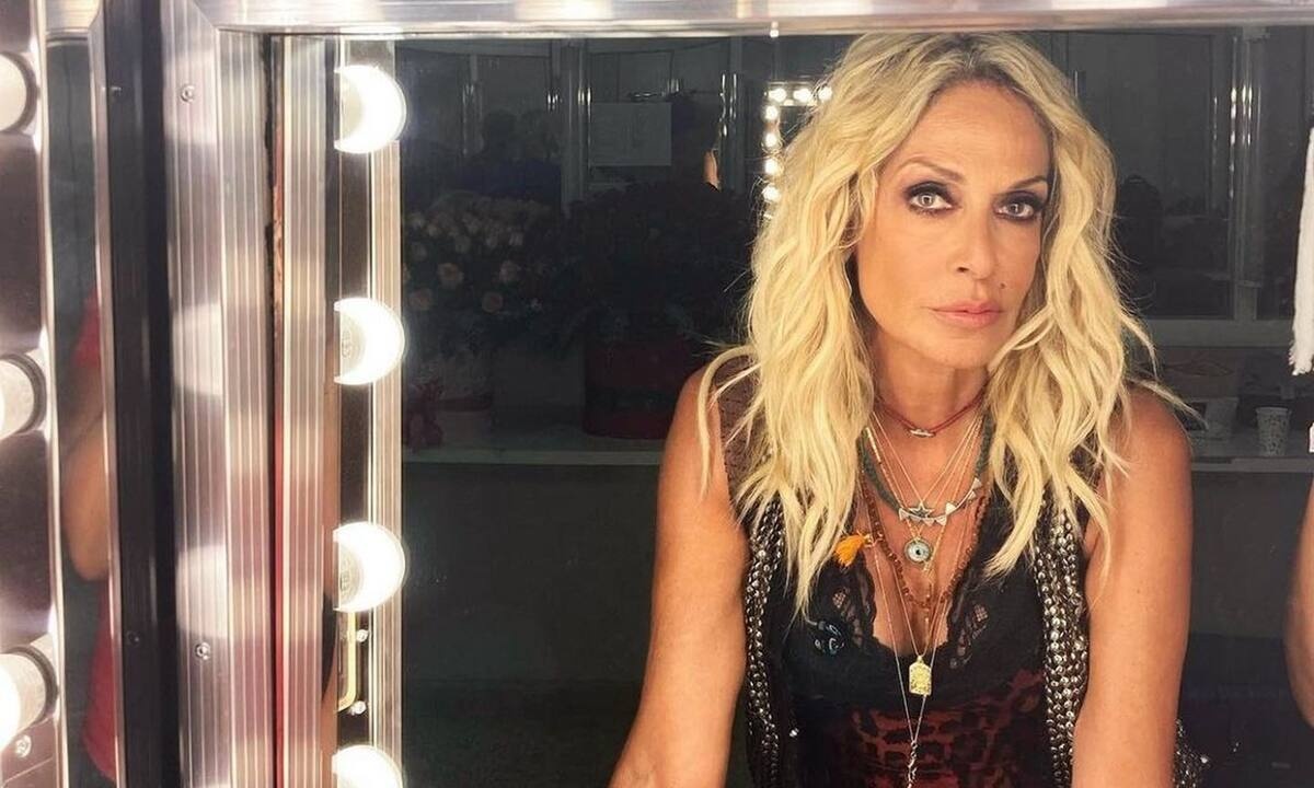 To jewelry body με τα 92,000 χιλιάδες κρύσταλλα που επέλεξε η Άννα Βίσση είναι το κάτι άλλο!