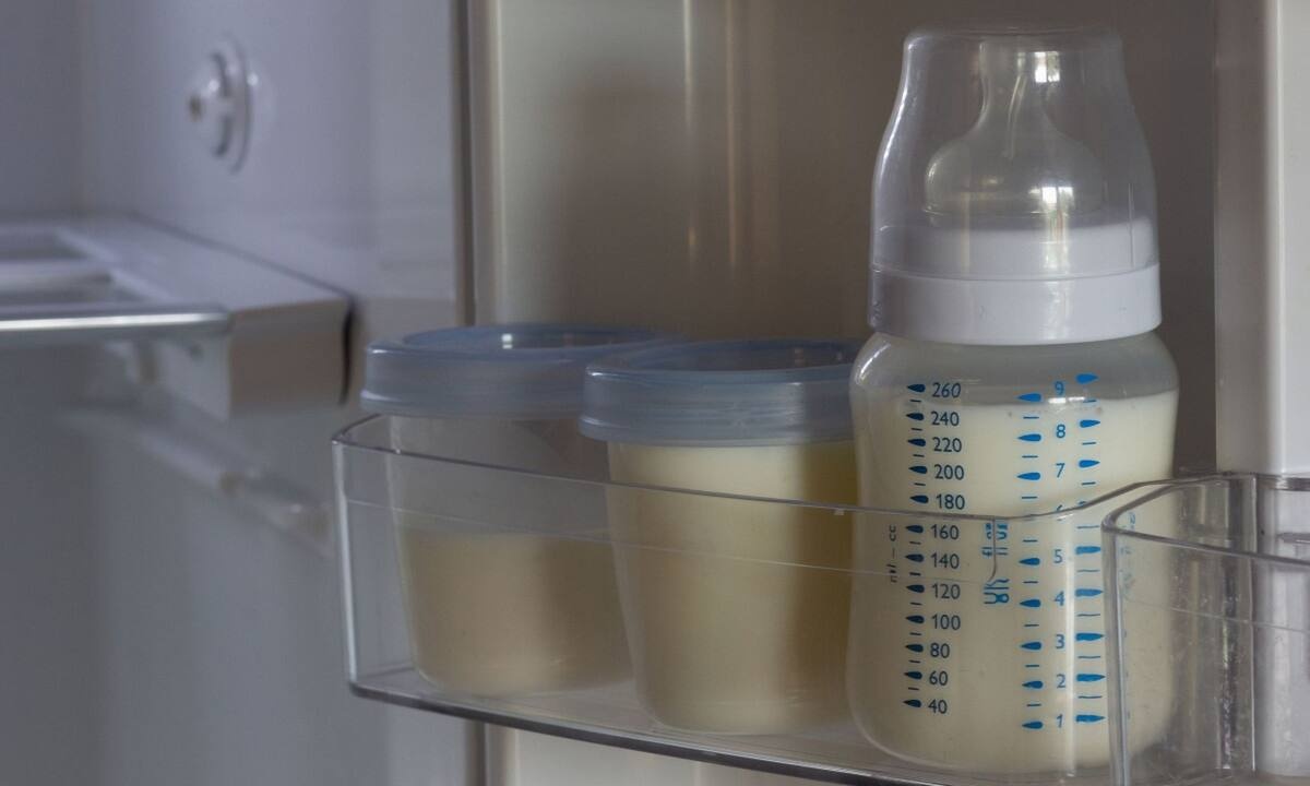 Βίντεο του TikTok δείχνει πώς είναι να θηλάζεις τρίδυμα