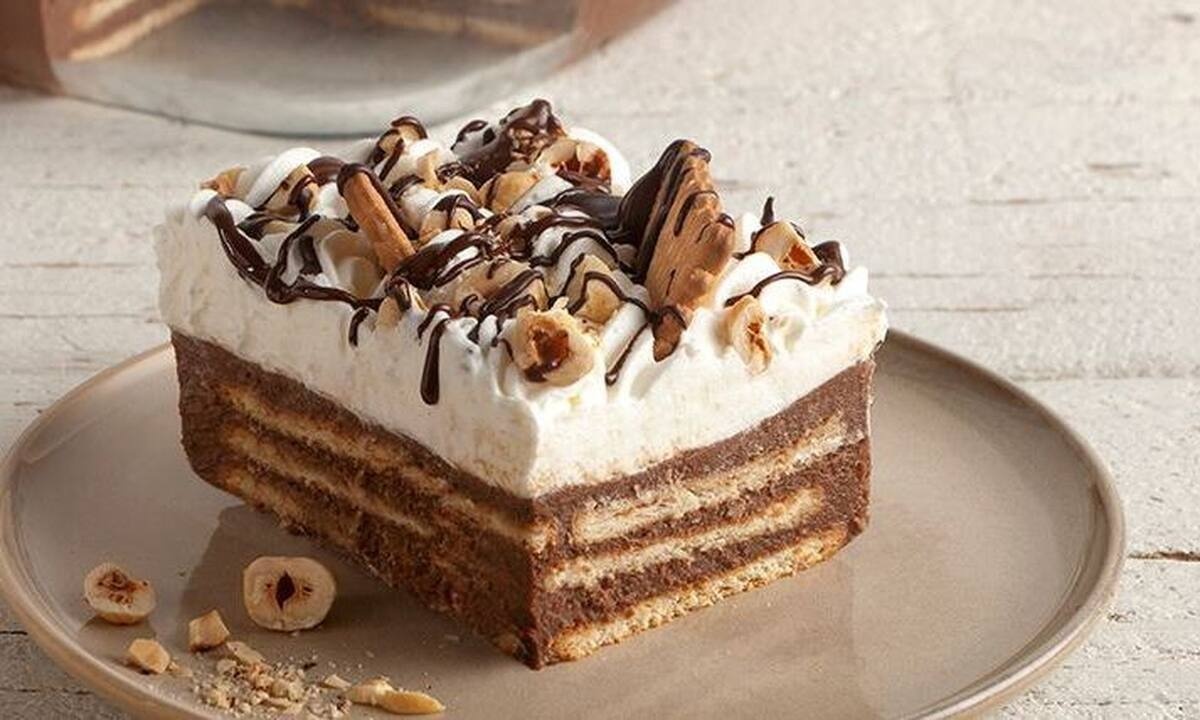 Λαχταριστό σοκολατένιο γλυκό ψυγείου από τον Άκη Πετρετζίκη