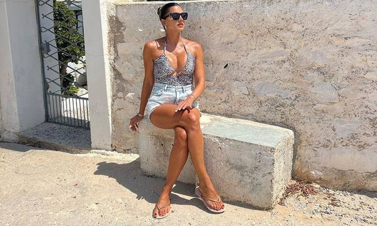 Σταματίνα Τσιμτσιλή: To άλμπουμ των καλοκαιρινών της διακοπών θα σε πείσει να πας στην Πάρο