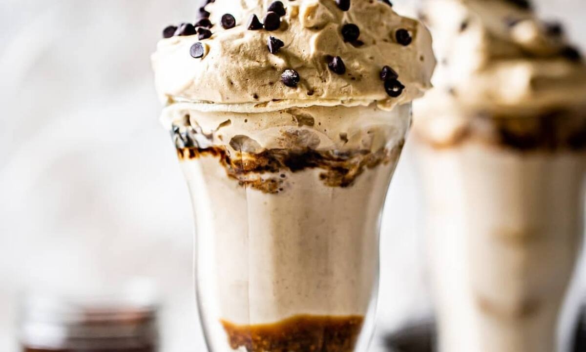 Συνταγή για smoothie με σοκολάτα, μπανάνα και φυστικοβούτυρο