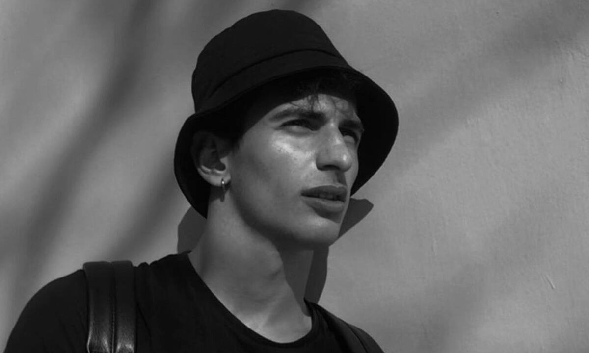 Σπύρος Καίσαρης: «Για τα τραγούδια μου αντλώ έμπνευση από πράγματα που μου έχουν συμβεί»